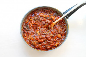 Грибы в томатном соусе на зиму - фото шаг 5