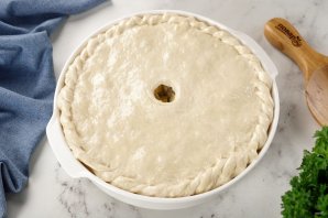 Простой мясной пирог с картошкой