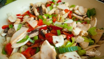 Рисовая лапша с овощами и курицей - фото шаг 4