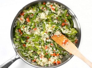 Рис с овощами на сковороде - фото шаг 4