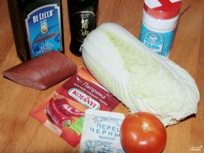 Салат пикантный с колбасой - фото шаг 1