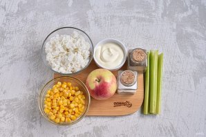 Рисовый салат с кукурузой и яблоком - фото шаг 1