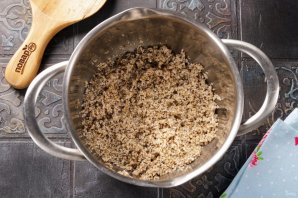 Каша ячневая на молоке - фото шаг 2