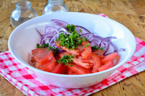 Узбекский салат из помидоров и лука - фото шаг 5