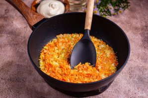 Печень с морковью и луком - фото шаг 7