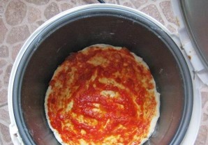 Пицца с колбасой в мультиварке - фото шаг 4