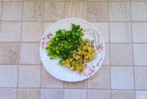 Слоеный салат "Оливье" с курицей - фото шаг 4
