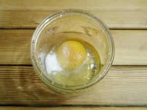 Домашний майонез на курином яйце с чесноком и зеленью - фото шаг 3