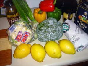 Овощной салат с креветками и лимоном - фото шаг 1