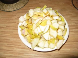 Шарлотка со сметаной и яблоками - фото шаг 4