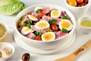 Салат с отварным тунцом - фото шаг 8