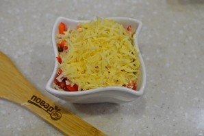 Салат с крабовыми палочками и помидорами - фото шаг 5