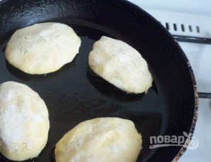 Картофельные пирожки с начинкой - фото шаг 7