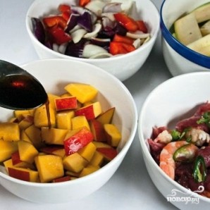 Теплый салат с манго и овощами - фото шаг 4