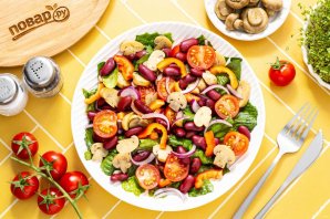 Салат с маринованными шампиньонами