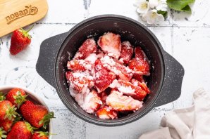 Клубничное варенье без сахара - фото шаг 5
