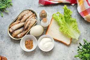 Бутерброды со шпротами - фото шаг 1