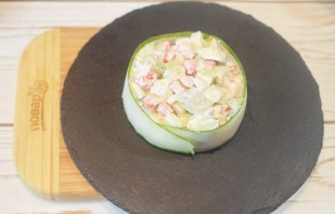 Крабовый салат с жареным перцем и авокадо - фото шаг 10
