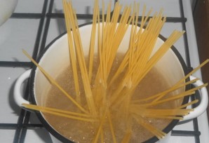 Cпагетти с колбасой - фото шаг 2