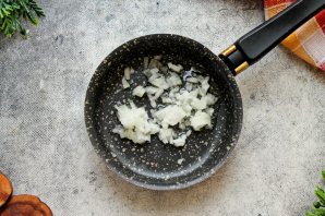 Блинчики с куриной грудкой - фото шаг 2