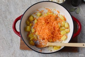 Овощное рагу с картофелем и капустой - фото шаг 6