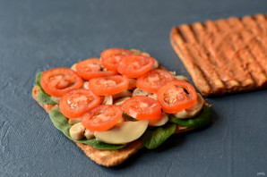 Сэндвич с грибами и кетчупом - фото шаг 5