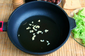 Салат с креветками и оливками - фото шаг 3