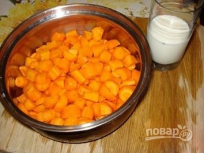 Морковь, тушеная в молоке - фото шаг 1