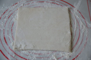 Закрытая пицца из слоеного теста - фото шаг 4