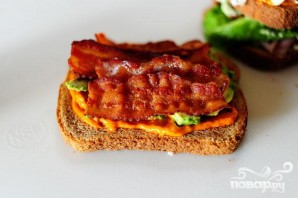 Сэндвич с беконом, ветчиной и индейкой - фото шаг 6
