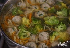Суп с фрикадельками и брокколи - фото шаг 9
