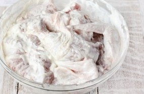 Курица в сметане в духовке - фото шаг 4