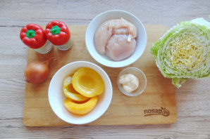 Салат с курицей и консервированными персиками - фото шаг 1