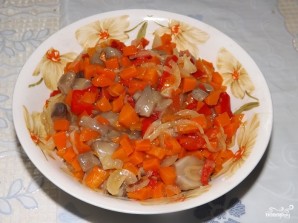 Солянка грибная на зиму с томатной пастой - фото шаг 3