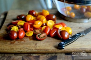 Тосты с маринованными помидорами - фото шаг 1