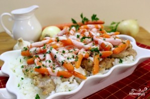 Курица с морковью на сковороде - фото шаг 8
