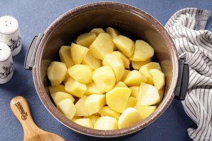 Курица с картошкой в мультиварке - фото шаг 10