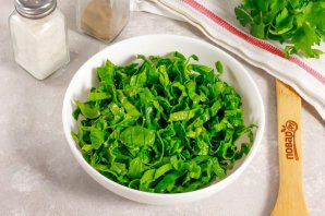 Салат со шпинатом и сельдереем - фото шаг 2