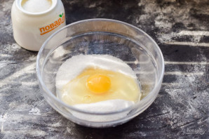Бисквит на 1 яйце - фото шаг 2