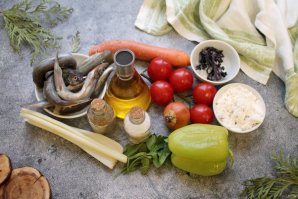 Мойва с овощами в духовке - фото шаг 1