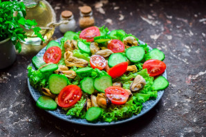 Зеленый салат с мидиями - фото шаг 4
