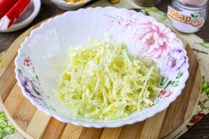 Крабовый салат с икрой мойвы - фото шаг 2