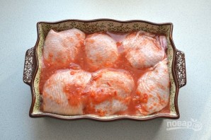 Куриные бедрышки в томатном соусе - фото шаг 6