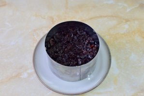 Салат из курицы и чернослива - фото шаг 7