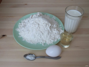 Тесто для вареников на молоке - фото шаг 1