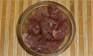 Тушеное мясо в утятнице - фото шаг 1