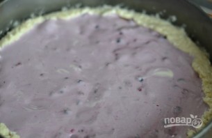 Заливной пирог с ягодами - фото шаг 4