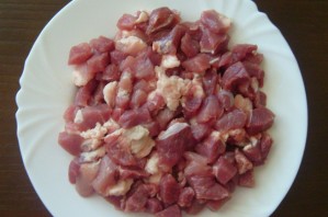 Тушеная картошка со свининой в мультиварке - фото шаг 1