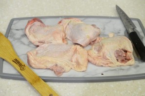 Курица, запеченная с луком - фото шаг 1