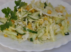 Простой салат с кукурузой консервированной - фото шаг 5